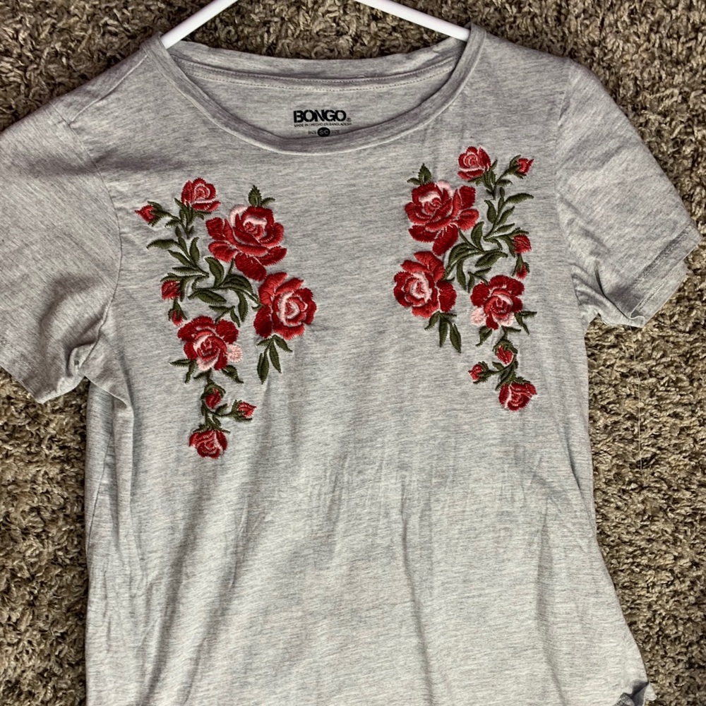 grey t shirt